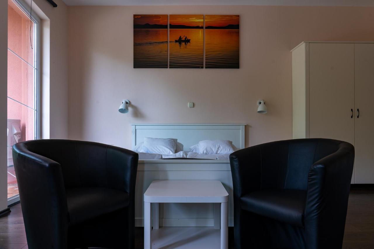Accomo Apartmanhaz Сиофок Екстериор снимка